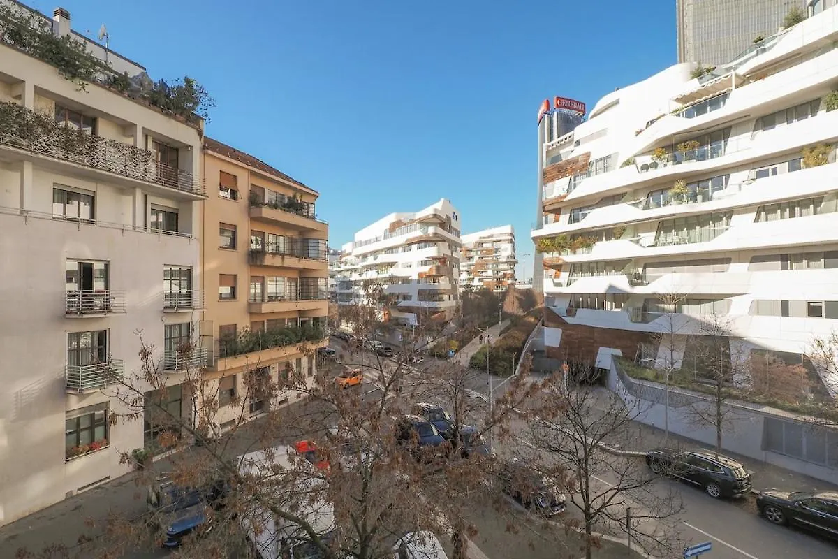 Ampio E Luminoso Bilocale - City Life Milánó